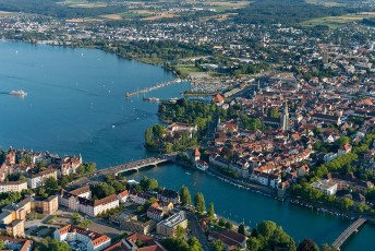 Konstanz 1144-2015, Luftaufnahme Trichter, Altstadt und Rheinbr