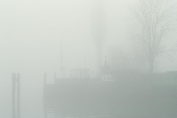 Mainau, Hafeneinfahrt im Nebel