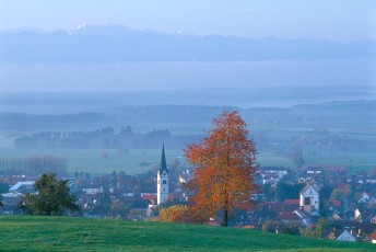 Markdorf, Herbstlicher Blick auf Stadt und Alpen