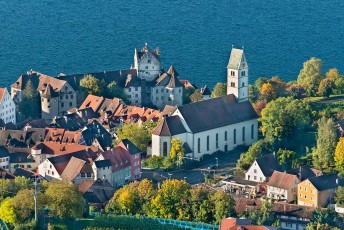 Meersburg 1345-2013, Luftaufnahme Oberstadt mit Kirche und Burg