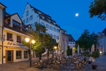 Meersburg 1500-2015, Abendstimmung am Schlossplatz