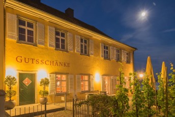 Meersburg 1518-2015, Gutsschänke bei Nacht