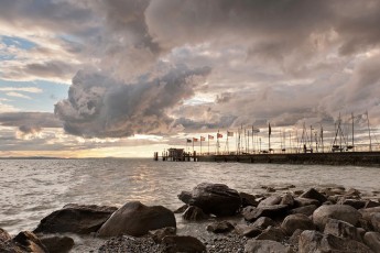 Nonnenhorn 0121-2011, Gewitterwolken über der Schiffslände