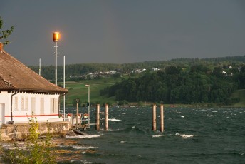 Reichenau 0686-2013, Sturmwarnung im Hafen Mittelzell