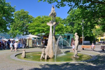 Überlingen 1180-2010 HDR, Lenkbrunnen mit Kiosk am Landungsplat