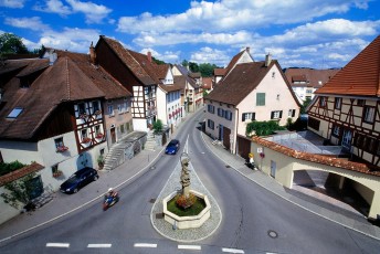 Überlingen, Dorf mit Hänselebrunnen