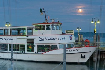 Uhldingen 0455-2012, Vollmond über dem Hafen