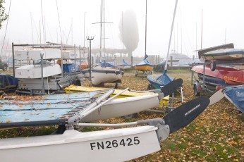 Unteruhldingen 258-2008, Boote im Herbstnebel