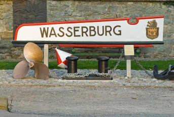 Wasserburg 017-2007, Ortsschild an der Schiffslände