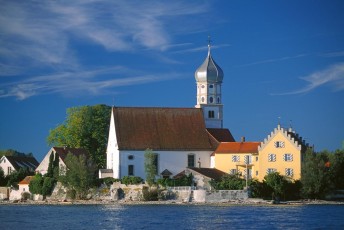 Wasserburg, Blick vom Wasser auf Kirche St. Georg