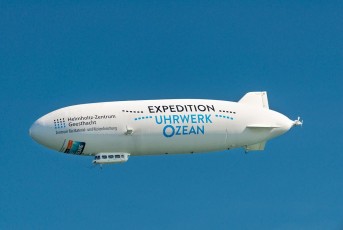 Friedrichshafen 1328-2016, Zeppelin NT im Flug