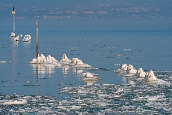 Muensterlingen 0061-2017, Eisschollen und Seezeichen mit Eiskrag