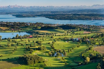 Überlingen 1505-2012, Luftaufnahme Golfplatz vor Alpenkulisse