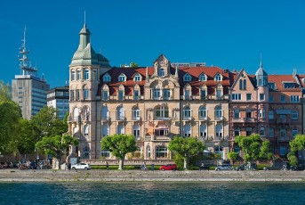 Konstanz 1386-2017, Blick vom Inselhotel zur Seestrasse