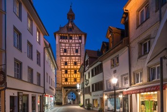 Konstanz 1440-2017, Schnetztor bei Nacht