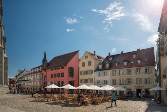 Konstanz 1489-2017, Strassencafes am Muensterplatz