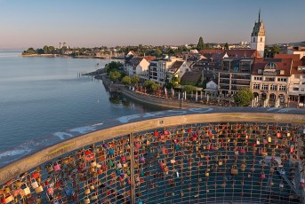 Friedrichshafen 1508-2018, Blick vom Moleturm auf Nikolaus- und