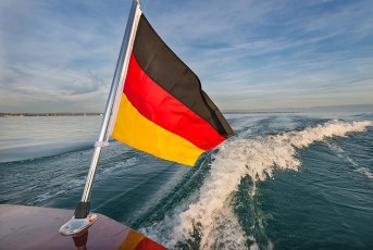 Friedrichshafen 1569-2018, Motorboot Sprotte mit Deutschlandflag