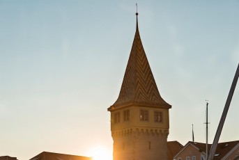 Lindau 1673-2018, Sonnenuntergang hinter dem Mangturm