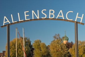 Allensbach 0391-2019, Kirche und Ortsname an der Schiffslände