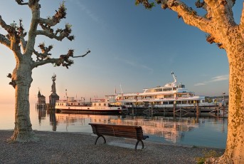 Konstanz 1728-2019, Erstes Morgenlicht auf dem Hafen