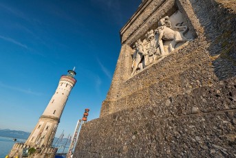 Lindau 1695-2019, Gedenktafel Löwe und Leuchtturm Hafeneinfahrt