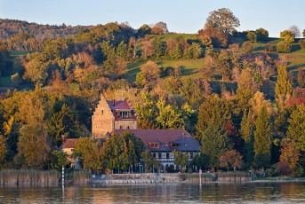 Eschenz 0014-2021, Blick über Rhein auf Burg Oberstaad Öhninge