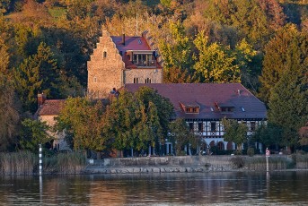 Eschenz 0017-2021, Blick über Rhein auf Burg Oberstaad Öhninge