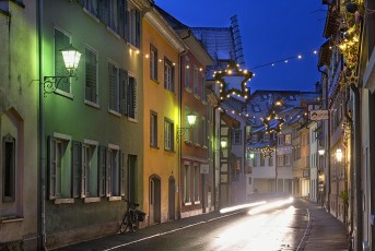 Überlingen 4496-2021, Adventsbeleuchtung Hafenstraße abends
