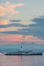 Immenstaad 0944-2012, Dampfschiff Hohentwiel unter Abendwolken