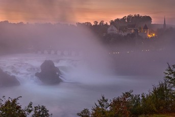 Schaffhausen 0368-2022, Rheinfall im Nebel bei Morgendämmerung